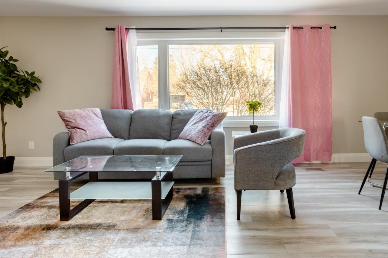Entire 2 Bedroom Apartment Downtown - U2 키치너 외부 사진