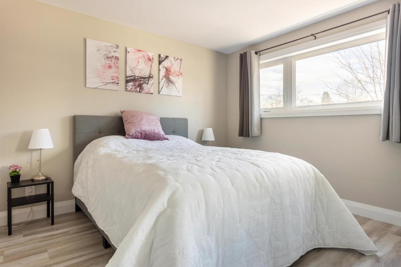 Entire 2 Bedroom Apartment Downtown - U2 키치너 외부 사진