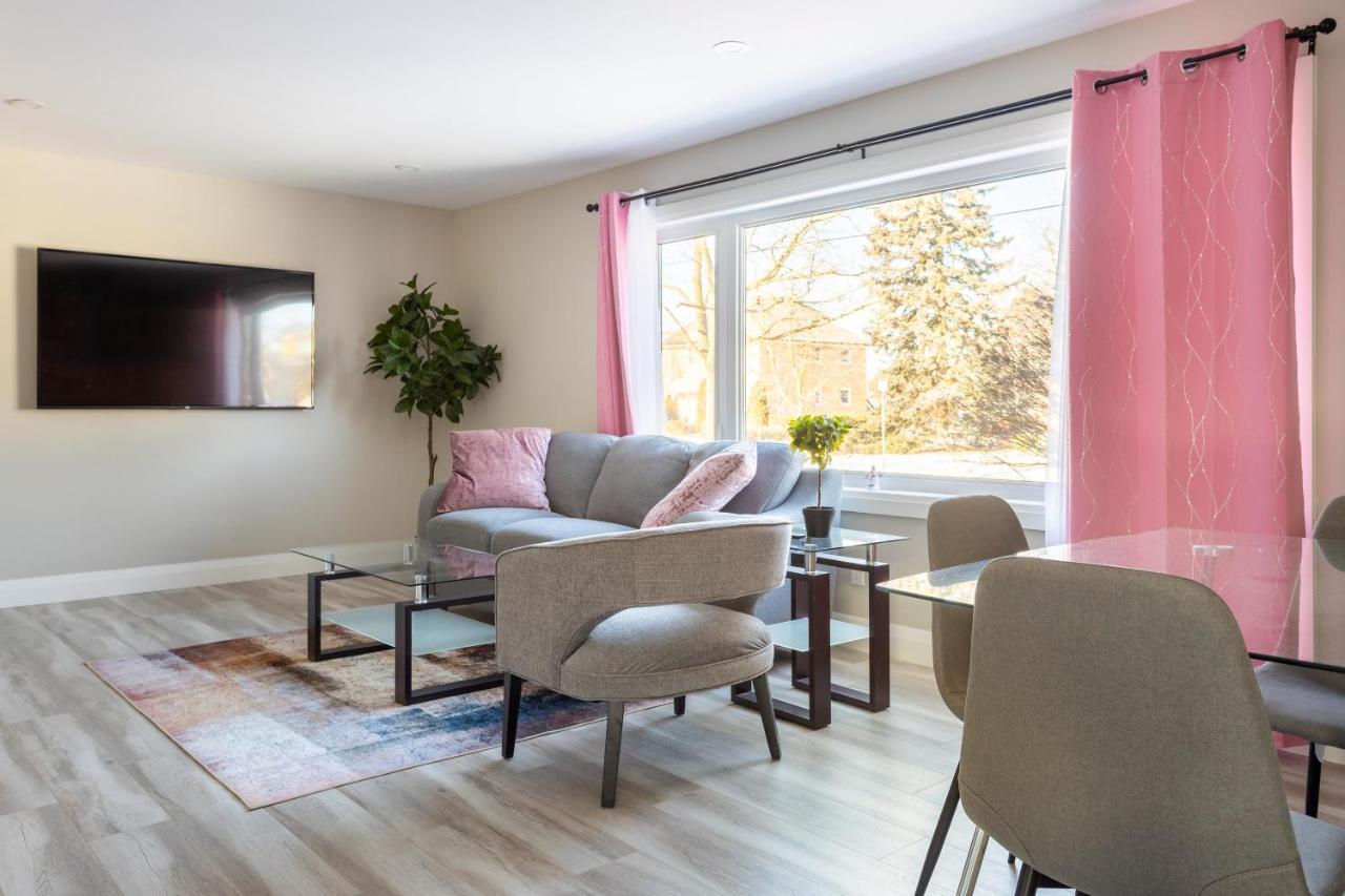 Entire 2 Bedroom Apartment Downtown - U2 키치너 외부 사진