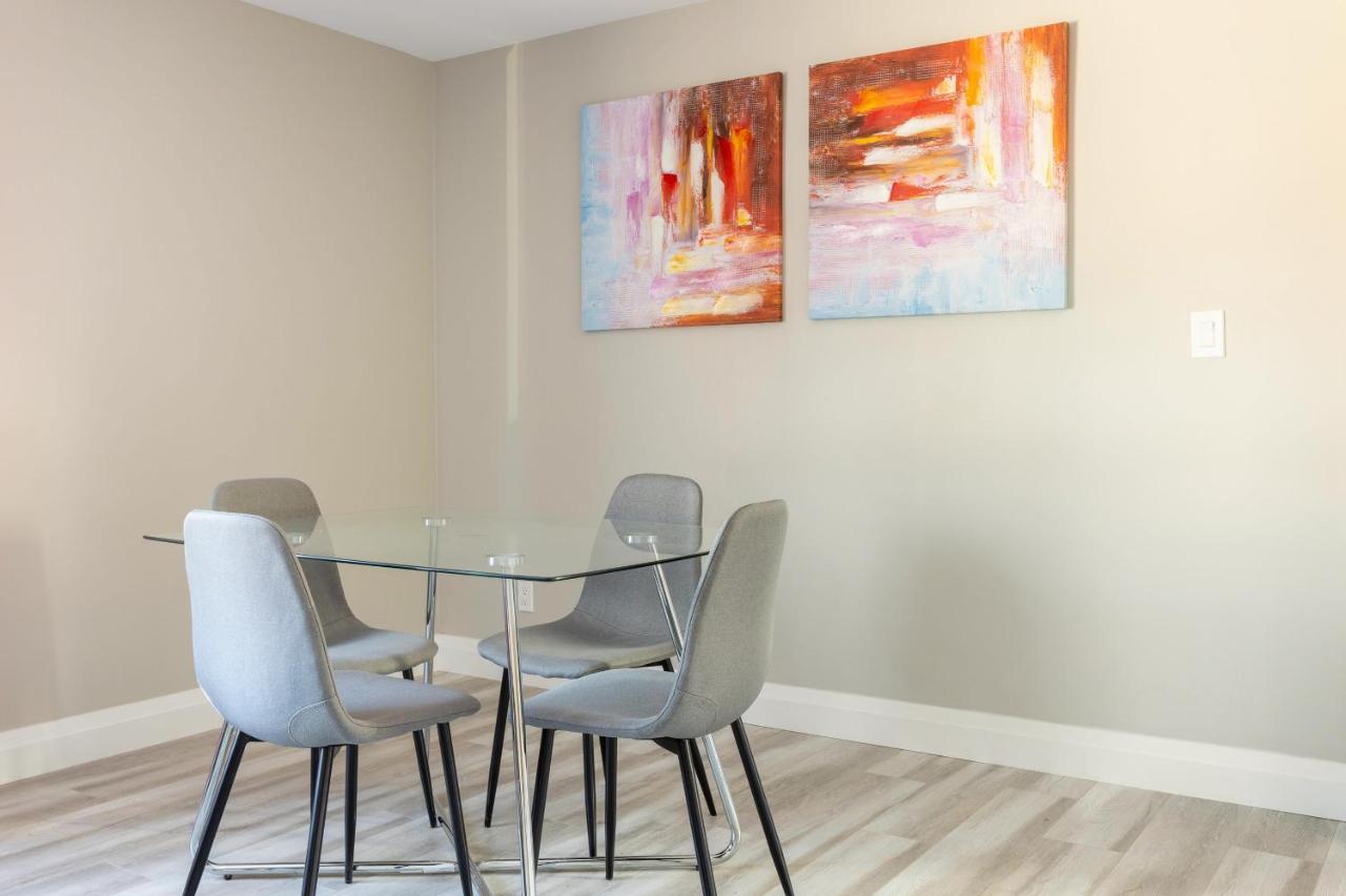 Entire 2 Bedroom Apartment Downtown - U2 키치너 외부 사진