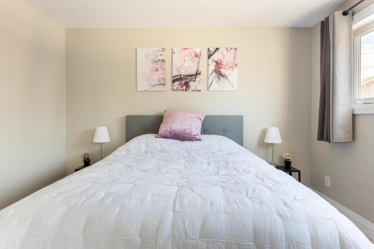 Entire 2 Bedroom Apartment Downtown - U2 키치너 외부 사진